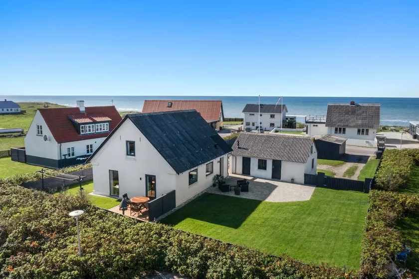 Lyngby Møllevej 4 - Incredibel Coastal Holiday Home - Image 1