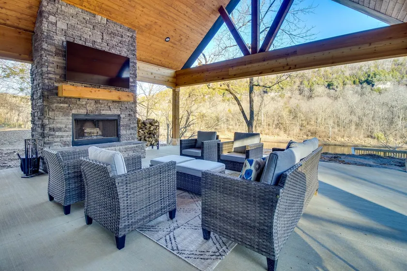 Waterfront Flippin Retreat w/ White River Access! - Image 1