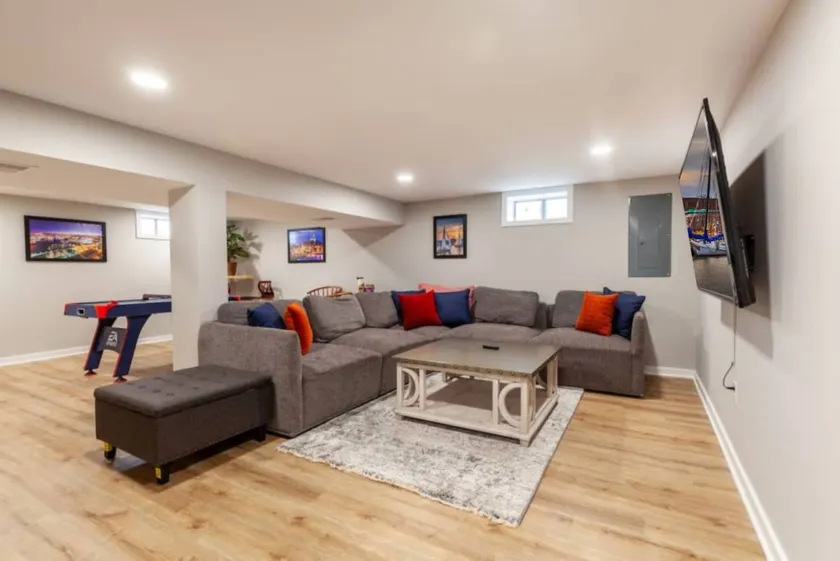 Fun-Filled Liberty Call w Porch, Parking, Gaming - Image 1