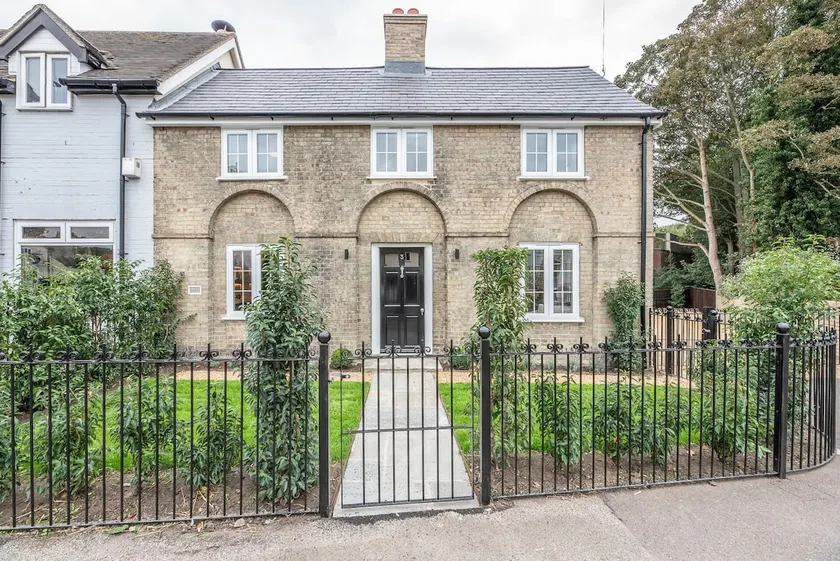 The Lodge, Saxmundham - Image 1