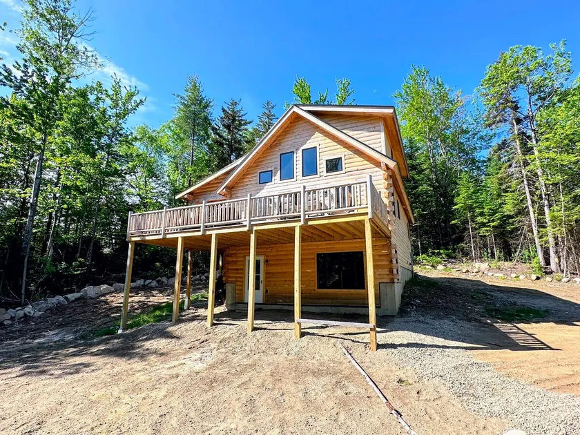 73R: New log home on quiet side street with AC! - Image 1