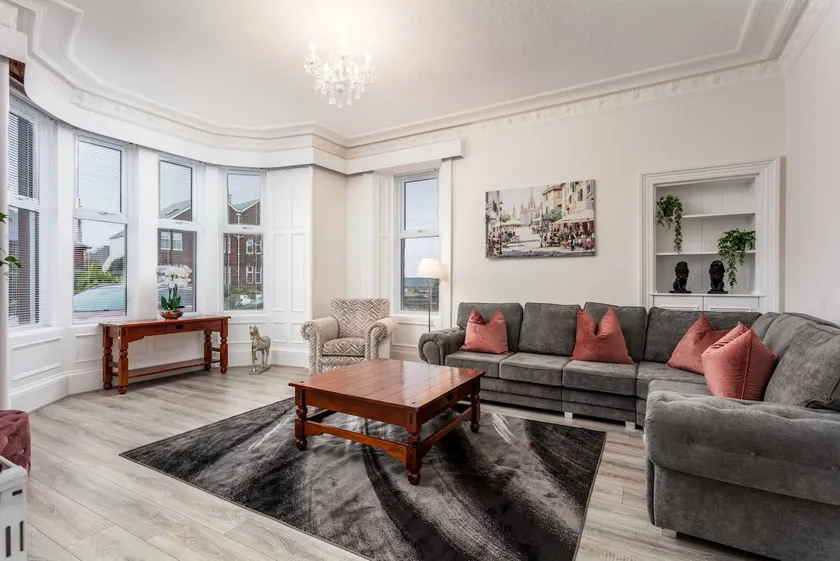 Cuthbert House - Donnini Apartments - Image 1