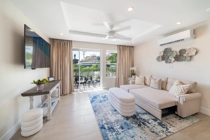 The Crescent at Coral Beach 101 condo - Image 1