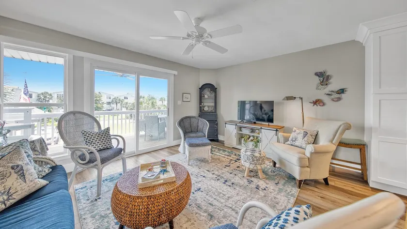 Seahaunts 6A | Spacious Townhouse, Gulf Views & Pool Access - Image 1