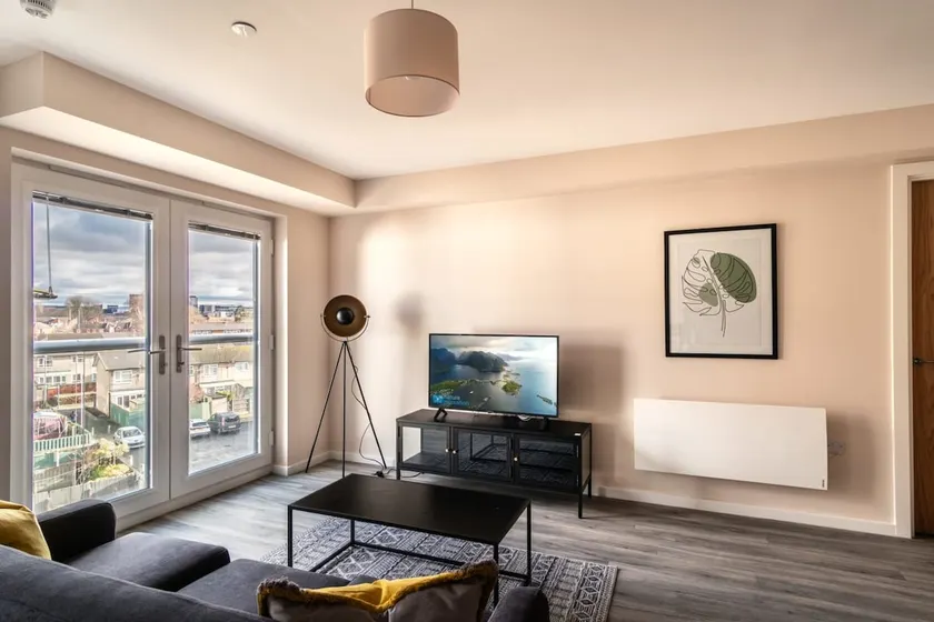 Modern & Stylish 2 Bed Apartment in Manchester - Image 1