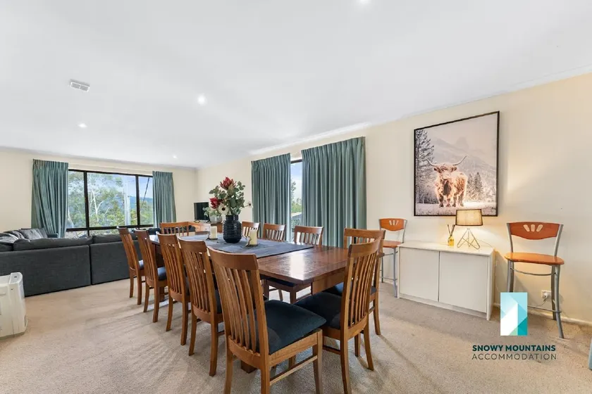 5BR House l Pet Friendly & Big Backyard l Central - Image 1