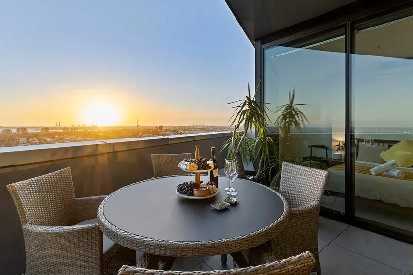 Zi apartments - Balcony, Bayview, Sauna & Pool - Image 1