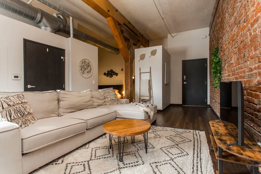 BohoRetreat: KingLoft&StreetCar - Image 1