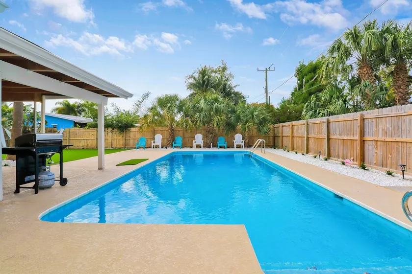 Downtown Beach Cottage  - Heated Pool - Image 1