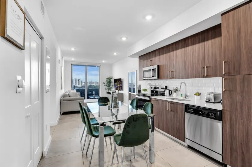 Gorgeous 3-Bed Retreat Mins from Bayside and Parking - Image 1