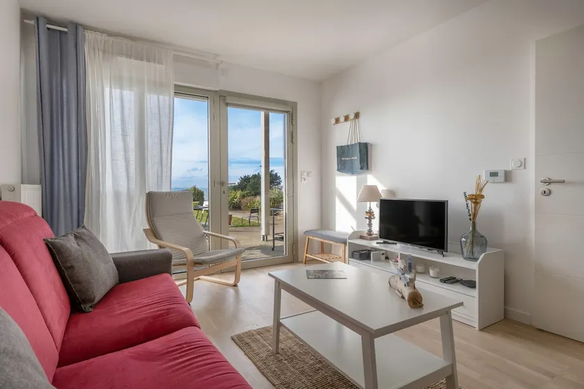 Apartment for 3 facing the sea, beach + swimming pool - Image 1