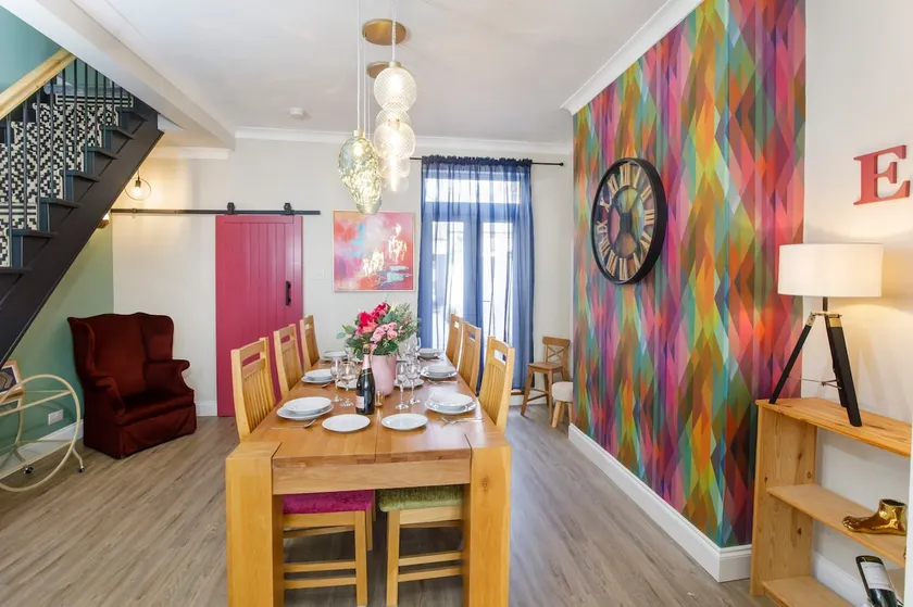 The Milton sleeps 8 close to York city centre pet friendly - Image 1