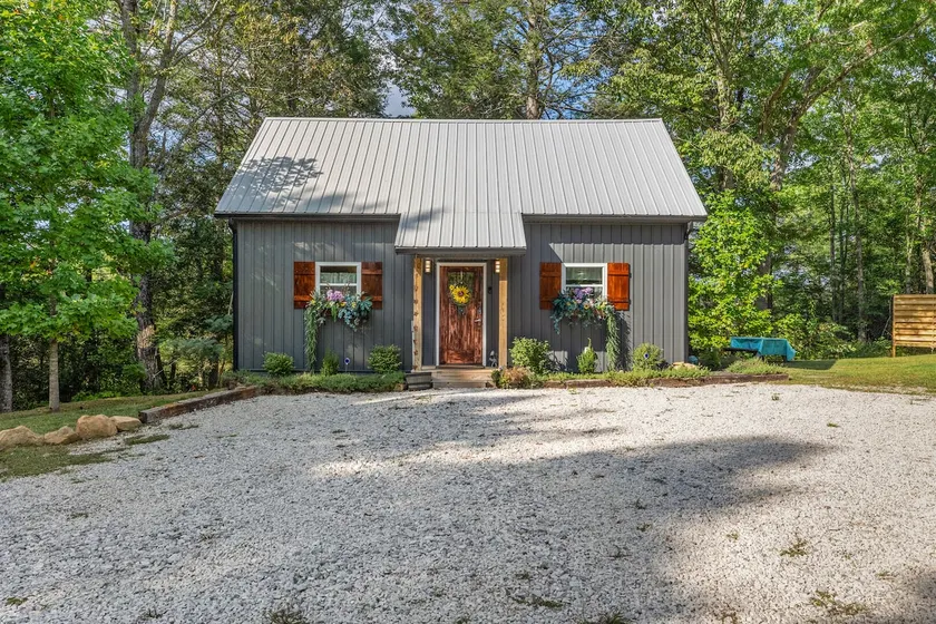 Hemlocks Over Muir-WiFi, Firepit, Hot Tub, located in Muir Valley - Image 1