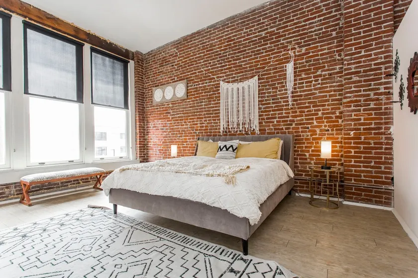 KC Grand Loft w/ King Bed - Image 1