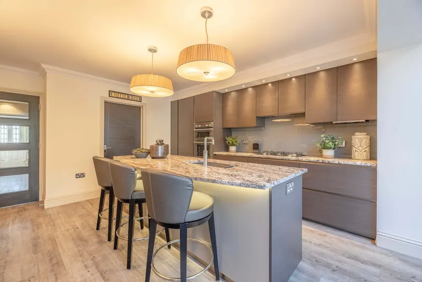Elegant 4-Bed Home,Private Garden,Parking - By Tempstay - Image 1