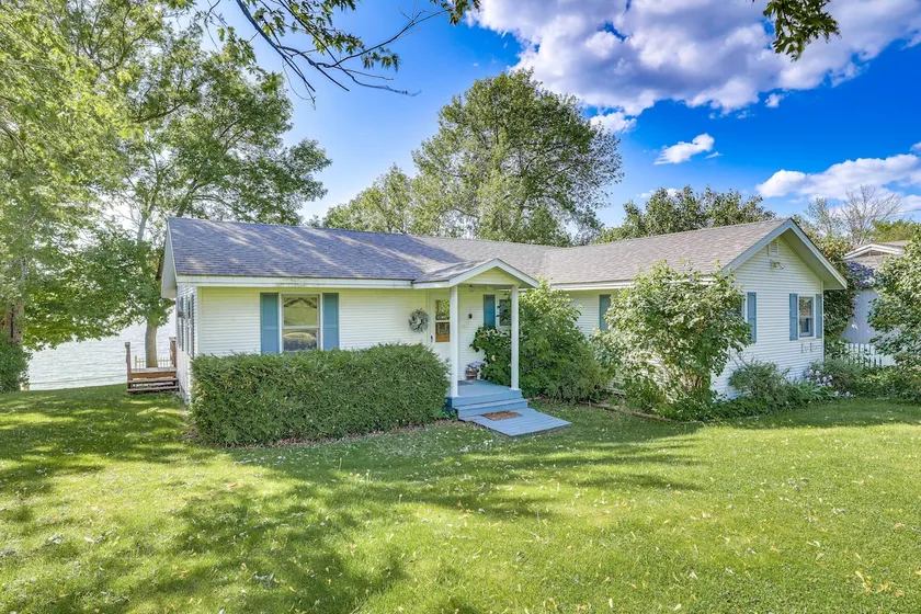 Lake Champlain Cottage w/ Deck & Sunset Views! - Image 1