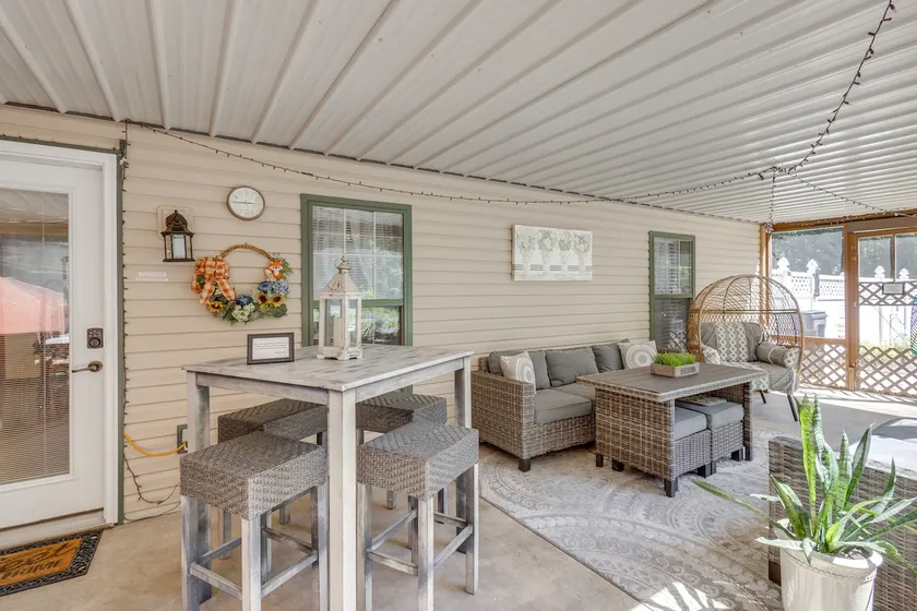 'Foxes Den' w/ Hot Tub, Pool Table & Fire Pit! - Image 1