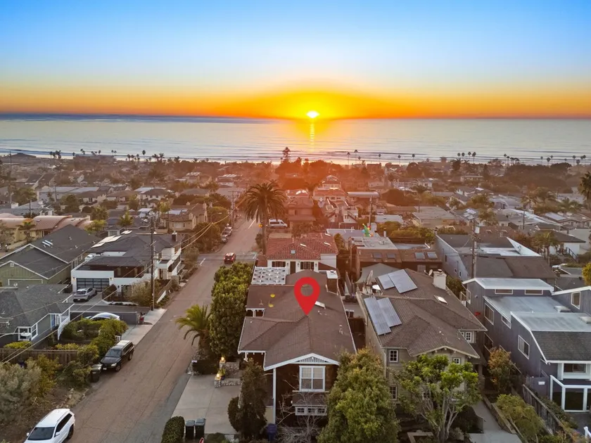 Golden Hour by Coastline Vacation Rentals - Image 1