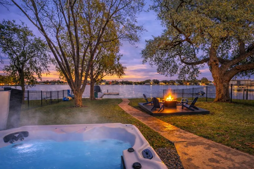 Waterfront/Lilypad/Outdoor TV/Hottub/Fishing - Image 1