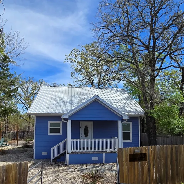 Cozy Cottage | Sleeps 7 | Fire Pit - Image 1