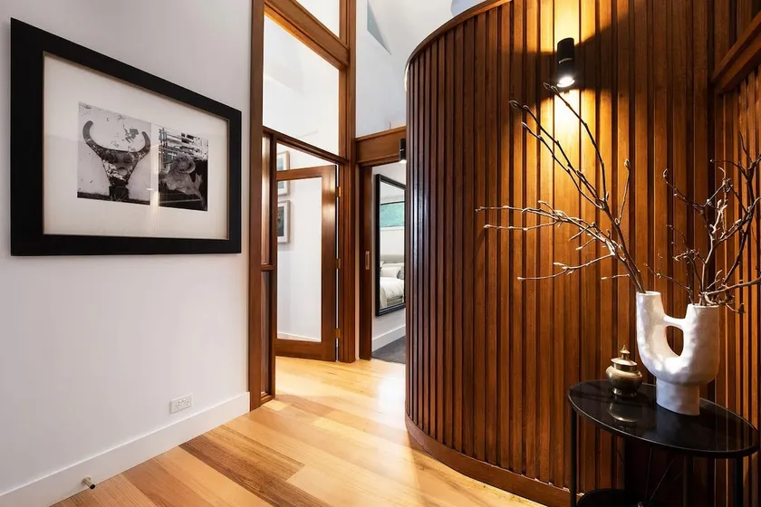 Marnies - Loft style country living - Image 1