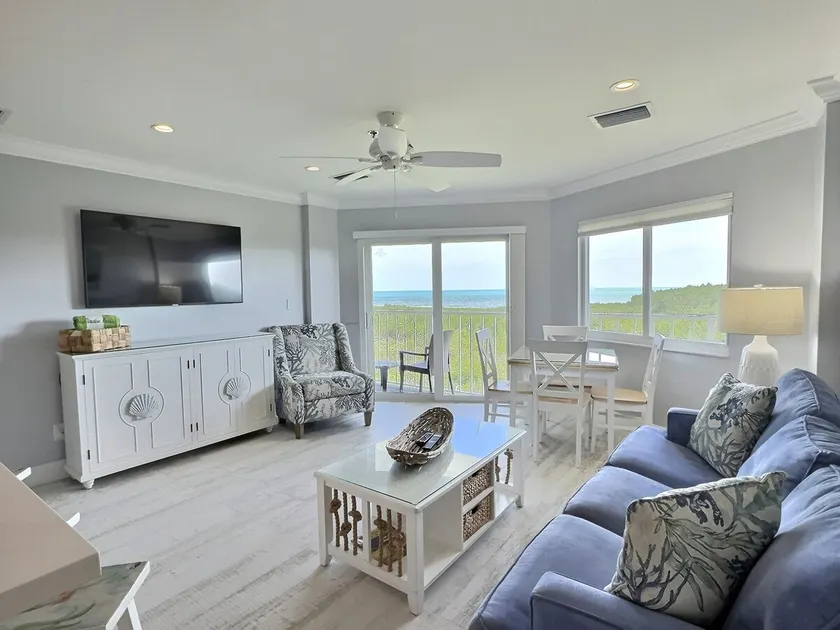 Sunrise Oasis - Top Floor 2 BR 2 BA Condo 2411 - Image 1