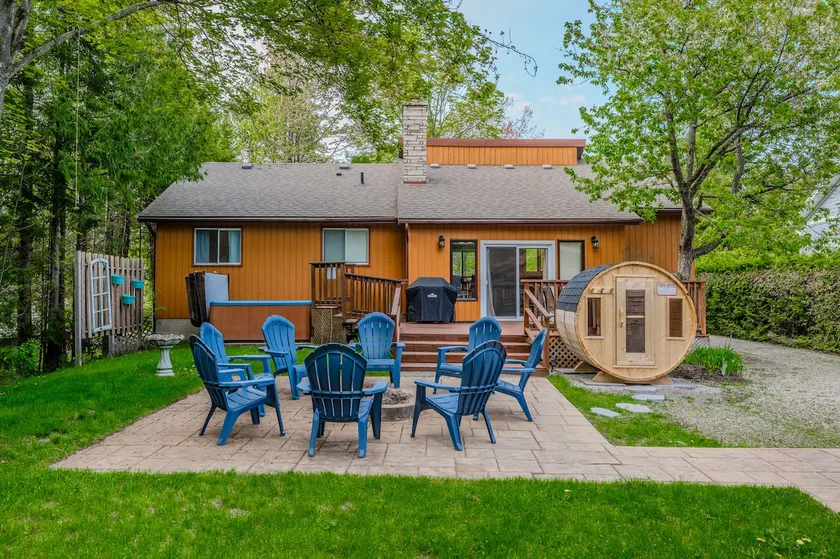 New In Sauble W Sauna & Hot Tub - Image 1