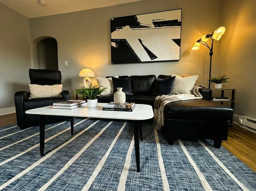 Newly Renovated Apt with King Bed - Image 1