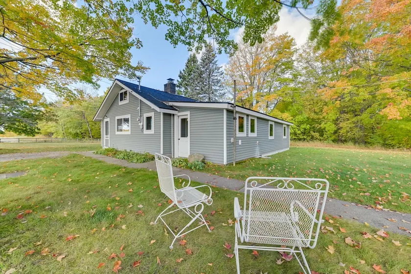 Cozy Harbor Springs Vacation Rental, 13 Mi to Town - Image 1