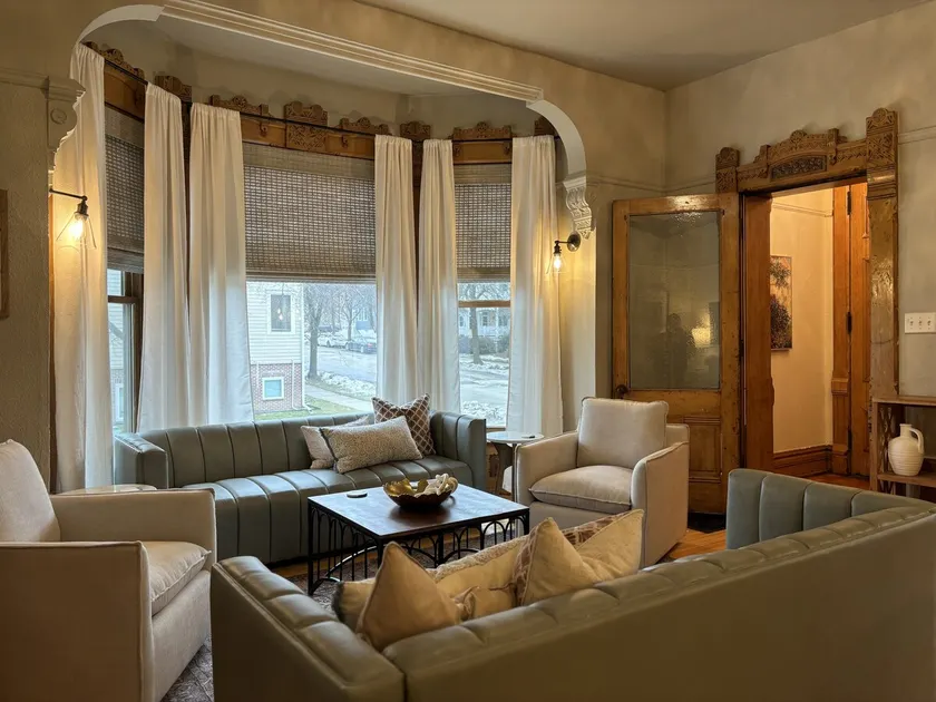 Epic 8BR Milwaukee Victorian House - Image 1