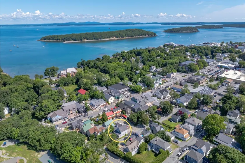 Large 4BR House Downtown Bar Harbor! [Eden Garden] - Image 1