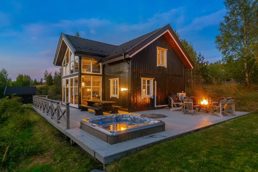 Villa Heidi · Mjøsa-utsikt · Jacuzzi Badstu · 30 min OSL - Image 1
