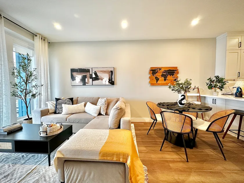 Dreamy Panoramic Lakeview -1BR+Den Hotsprings Nest - Image 1