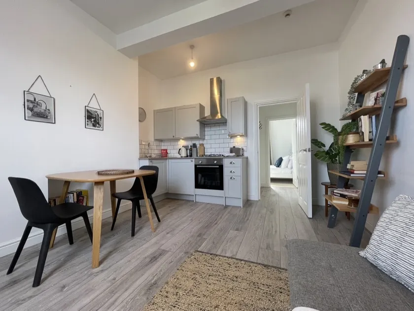 Comfy Modern Home, Entire flat, King size bed - Image 1