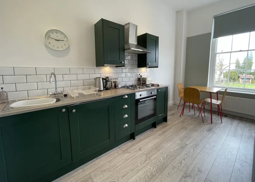 F3 Walkable to Racecourse! Sleeps 4 - Image 1