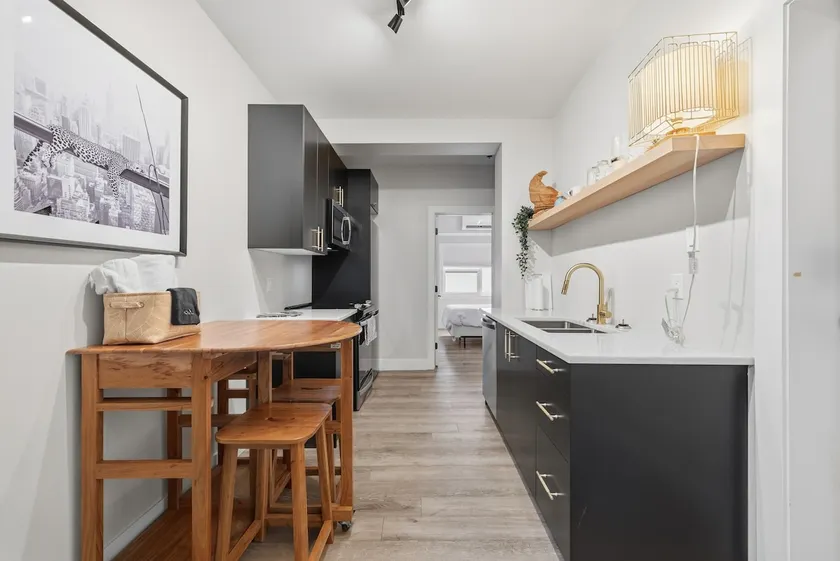 Modern One Bedroom Suite - Image 1