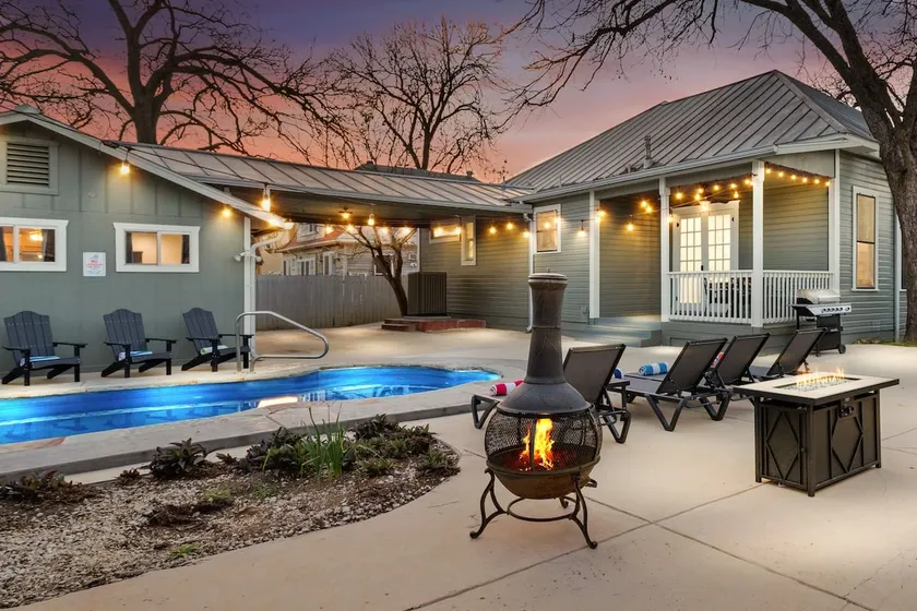 Southtown Charm: Pool, Arcade, Casita, King Beds - Image 1