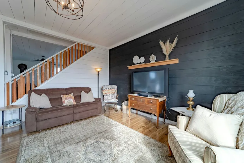 Gorgeous 4BR Valleyview | WoodStove | Deck | W/D - Image 1