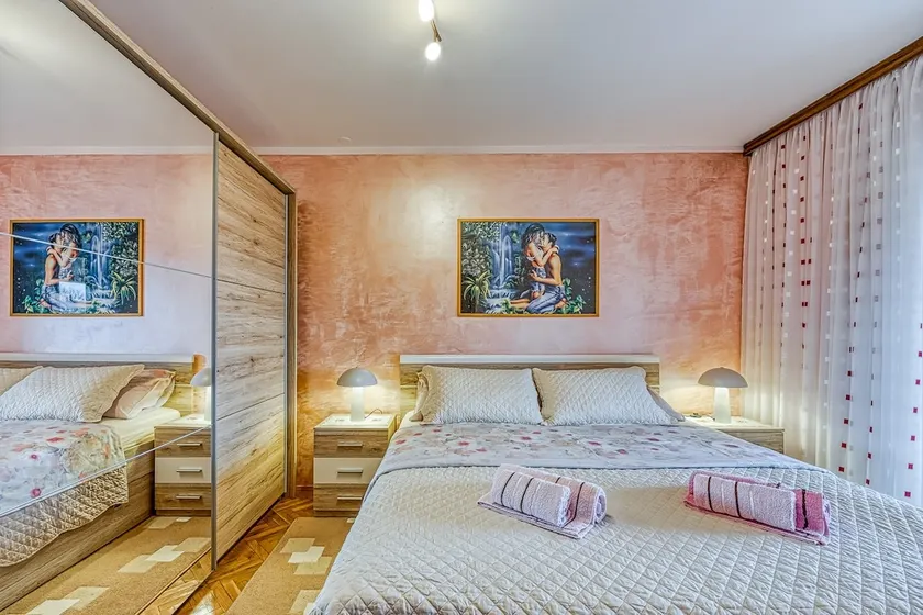Apartment Cerin with Balcony - Image 1