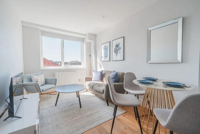 Modern 1 Bedroom Apartment in Central Eastleigh - Image 1