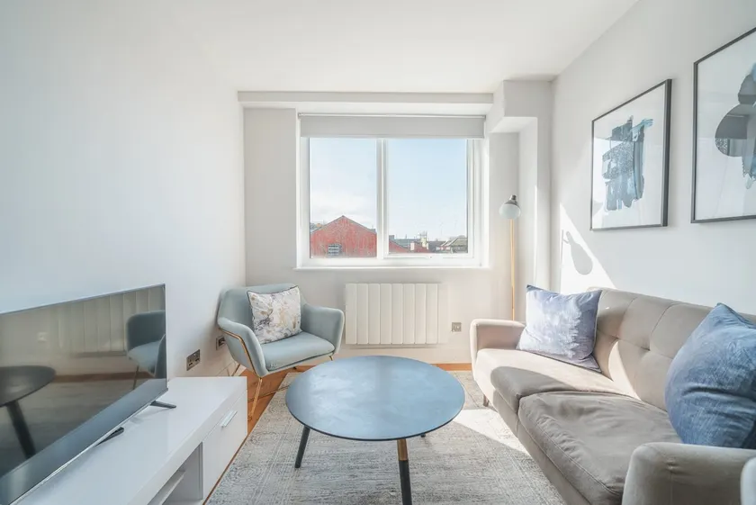 Modern 1 Bedroom Apartment in Central Eastleigh - Image 1