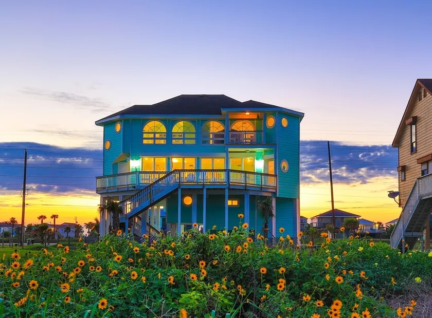The Turtle House is beachfront and boasts an unobstructed view - Image 1
