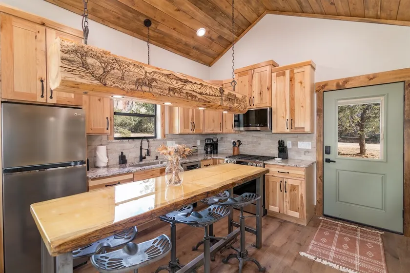 The Bunkhouse, Fire pit, Hot tub, Zion and Bryce - Image 1