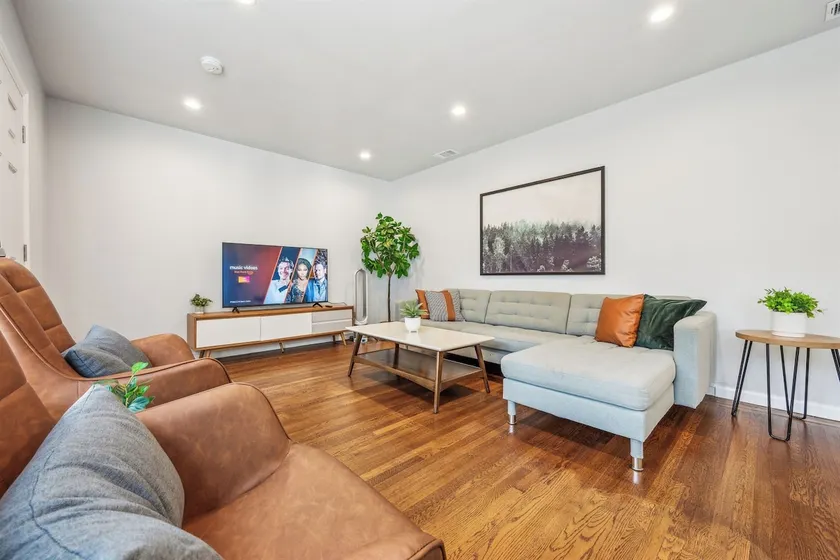 Charming 2BR/1BA Apt in Burlingame, Close to SFO - Image 1