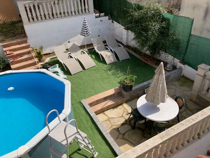 Lola's Beach House - Image 1