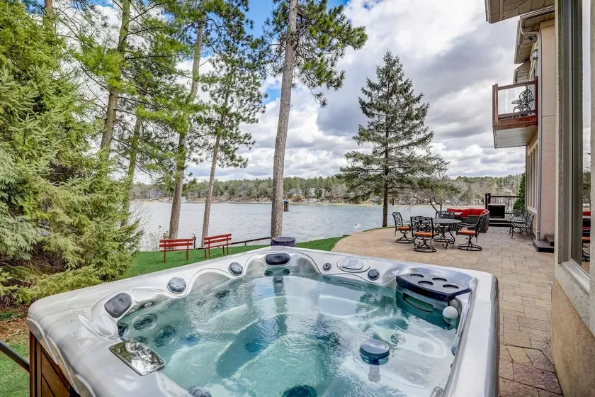 Luxury Lakefront! Hot Tub & Arcades! Sleep 24! - Image 1