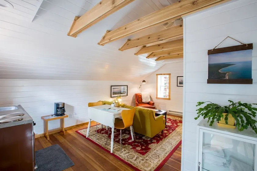 A City Cottage | Downtown - Image 1