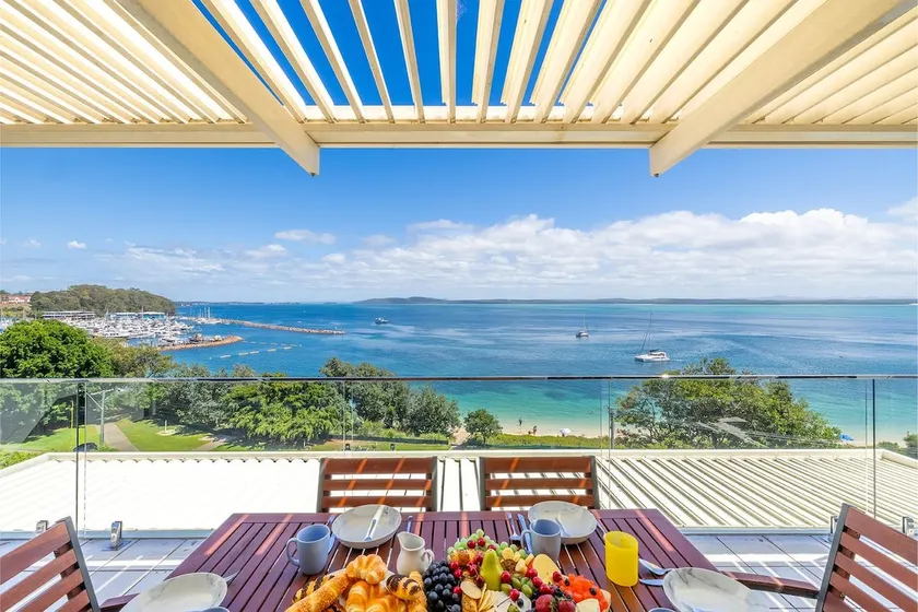 Classic View 2, 2 49 Victoria Pde - panoramic water views, aircon, free Wifi - Image 1