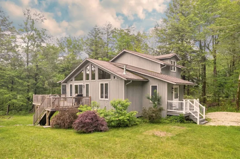 Lakeside 3-BR Berkshires Residence - Image 1