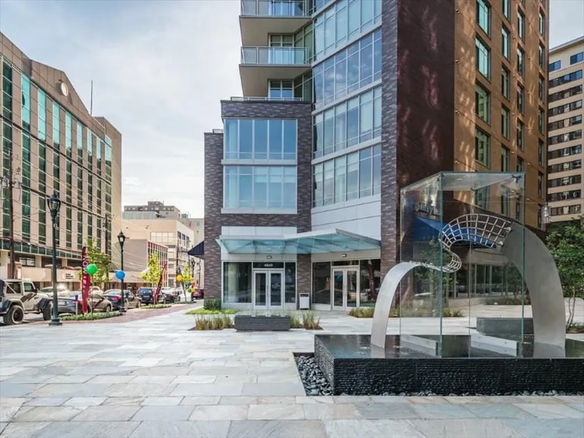 Steps to Metro 1 den BR | Business Center - Image 1